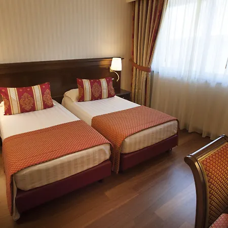 卡利萨诺酒店 4*