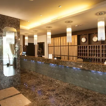 卡利萨诺酒店 阿尔巴